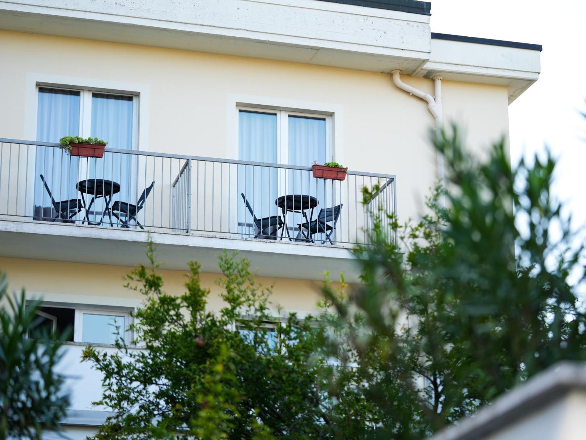 Hotel Arya By Mauro Sirmione Exterior photo